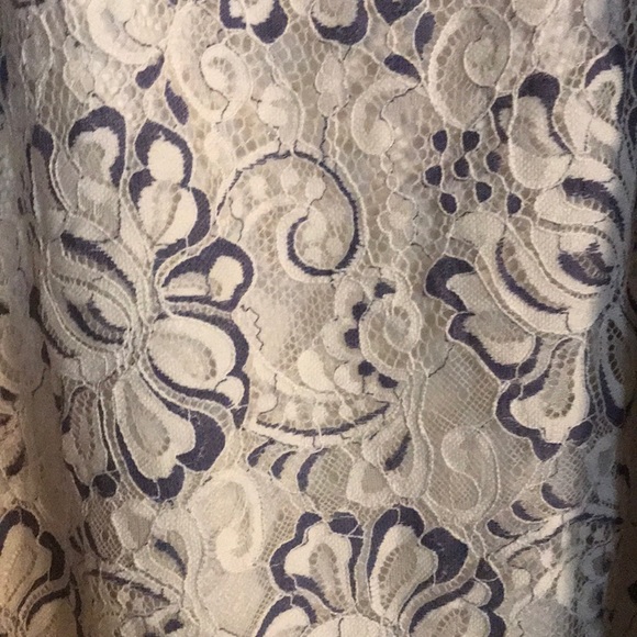 Blue and white lace dress - Picture 3 of 5